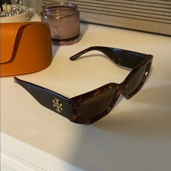 Tory Burch Brown Sunglasses with Orange Leather Case - Picture 3 of 3